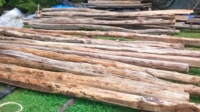 Travi in legno smontate