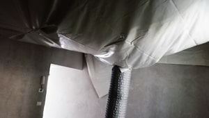 Aria calda su soffitto