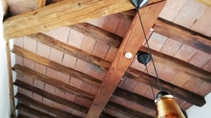 Uno dei soffitti sottoposti a bonifica antitarlo Uno dei soffitti sottoposti a bonifica antitarlo