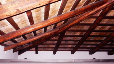 Tetto in legno d'abete