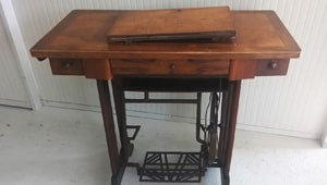 Macchina da cucire prima degli interventi di restauro