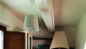 Soffitto laccato di bianco