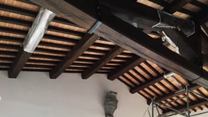 Soffitto in legno di una sala Soffitto in legno di una sala