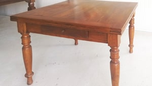 Tavolo prima degli interventi di restauro