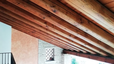 Travi veranda esterna a Pederobba Treviso