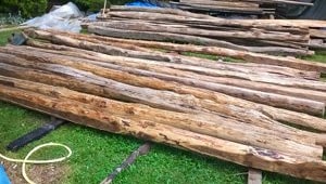 Travi smontate sottoposte a trattamento antitarlo Travi in legno non in opera