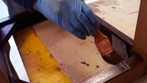 Fase di verniciatura sedia